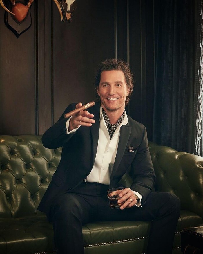 Beginning of the month/End of the month - Matthew McConaughey, The photo, Salary