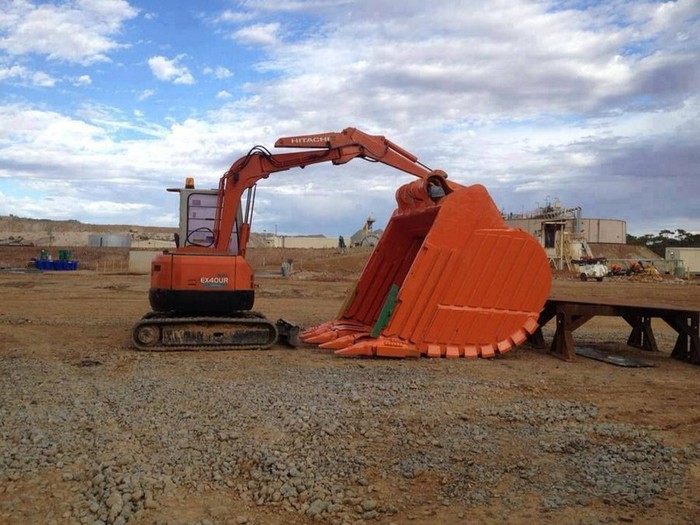 When desires do not match opportunities - Excavator, Ladle, The photo