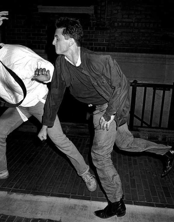 Sean Penn tired of the paparazzi, New York, 1986. - Sean Penn, Rock'n'roll