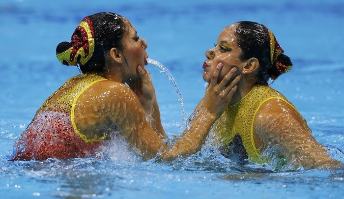 Don't drink this crap! - Synchronists, Synchronized swimming