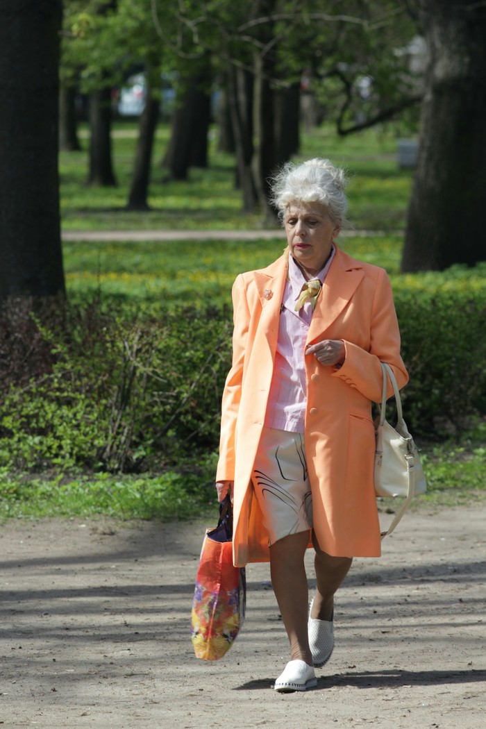 bright granny - My, I want criticism, The photo, Saint Petersburg, Grandmother, The park, Life stories, Accident, Canon