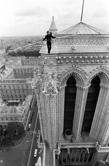 Walk by Philippe Petit between the spiers of Notre Dame, 1971. - Tightrope walker, Height, Story, Chronicle, Past, France, Paris, Interesting