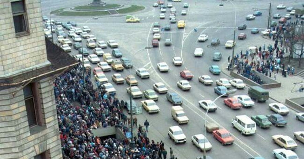 Арбат 1993. Москва 1992. Метро чистые пруды 90х. Старый арбат 2023. Москва 1993 год.