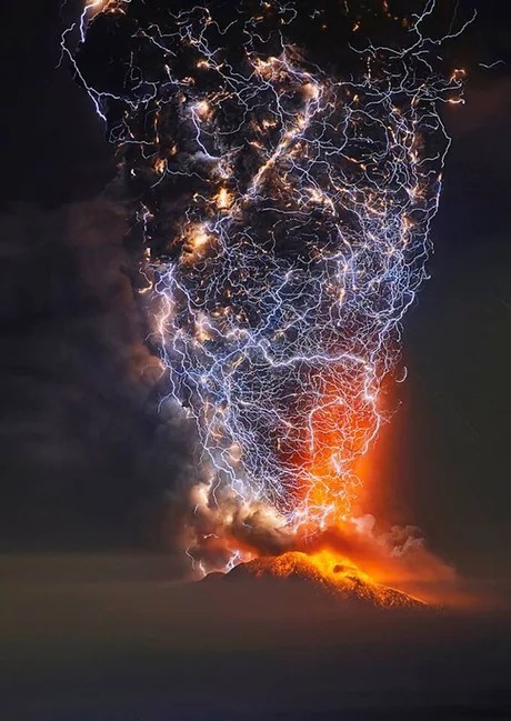 Chile volcano eruption.. - Chile, The photo, Volcano, Lightning, End of the world