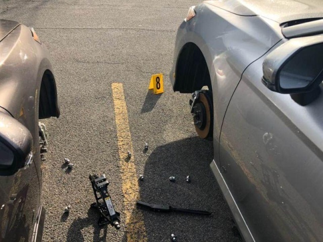 The thieves removed the wheels in the parking lot of the dealership - Wheels, Parking, Theft, Longpost