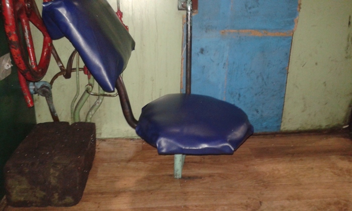 Заниженными бывают не только "Приоры", но и место помощника машиниста тепловоза ЧМЭ3))