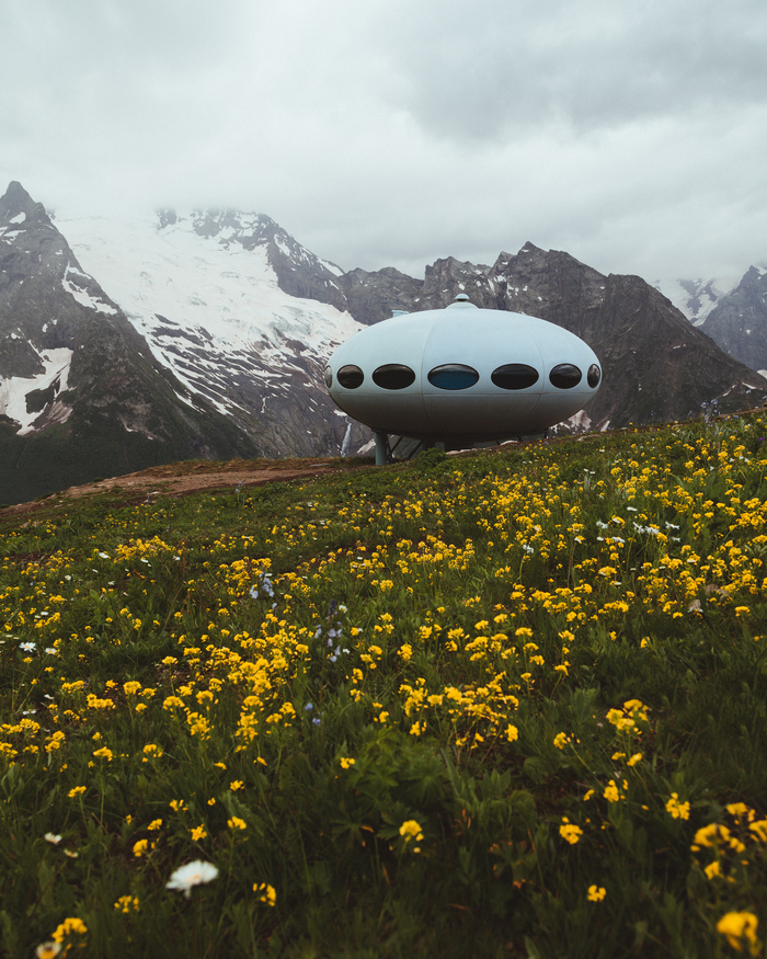 Flying saucer on the slope of the Mussa-Achitara ridge, Dombay - My, The photo, Caucasus, Dombay, Travels, The mountains, UFO, Hotel