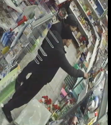 Thieves in the store. Who knows them? Saratov - My, Thief, Theft, Fraud, Villains, Attackers, Score, No rating, Video, Longpost