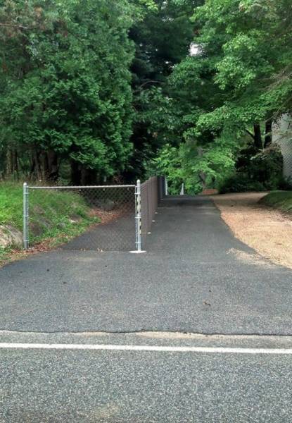 Neighbors on the warpath - Road, Fence, Private property, Neighbours, Somewhere out there, Past