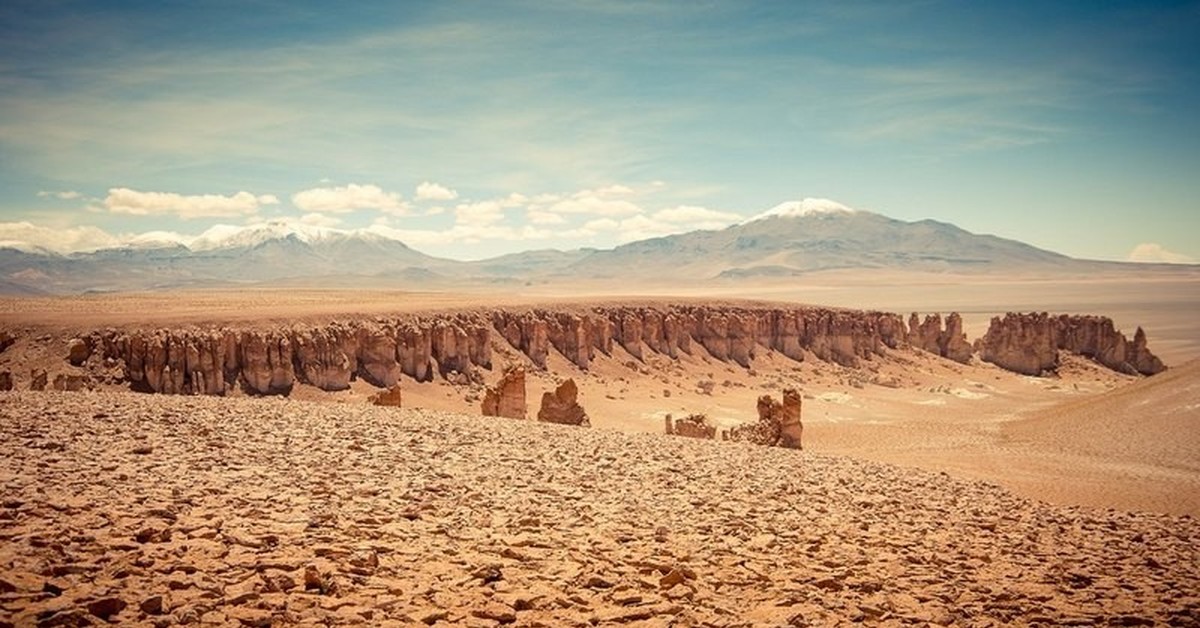 Самый сухой климат в мире. Чили пустыня Атакама. Впадина Атакама. Южная Америка пустыня Атакама. Пустыня в Чили самое засушливое место на земле.