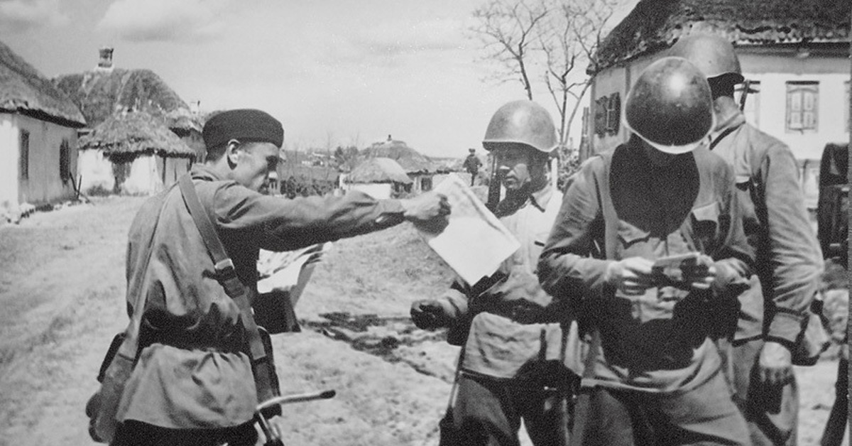 Военно почтовый. Великая Отечественная война почтальон. Анатолий Гаранин фотограф. Военно-Полевая почта в годы Великой Отечественной войны. Военные почтальоны в годы ВОВ.