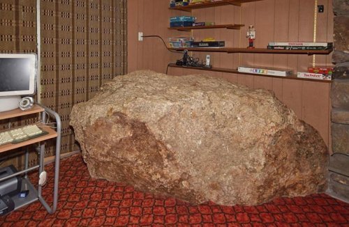 When a kidney stone came out and you show off to everyone how great you are - Urolithiasis disease, A rock, Collection