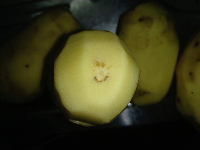 Uprt..) - My, Pareidolia, Iseefaces, archive, I see faces, Potato, Emotions, Stubbornness, Longpost