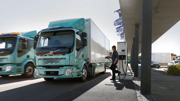 Volvo has begun delivering its first all-electric trucks. - Volvo, Electric car, Electricity, Technologies, Auto, Shipping, Transport, news, Longpost