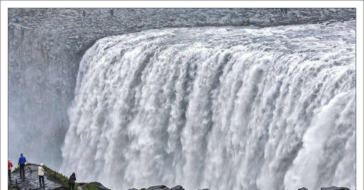 Большой водопад в европе. Водопад Dettifoss, Исландия. Исландский водопад Деттифосс. Водопад Деттифосс (Dettifoss),.