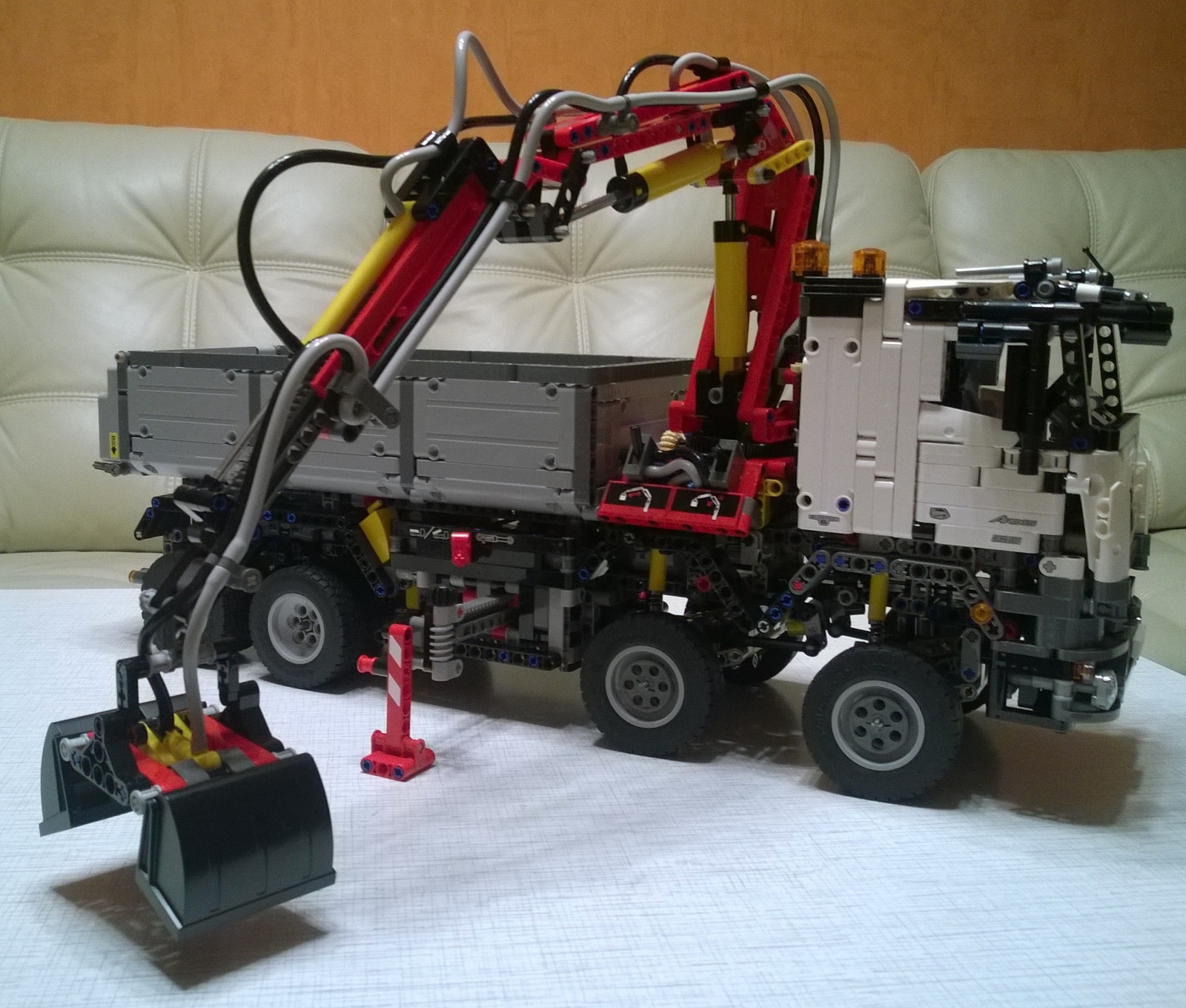 Lego technic hot sale mercedes 42043