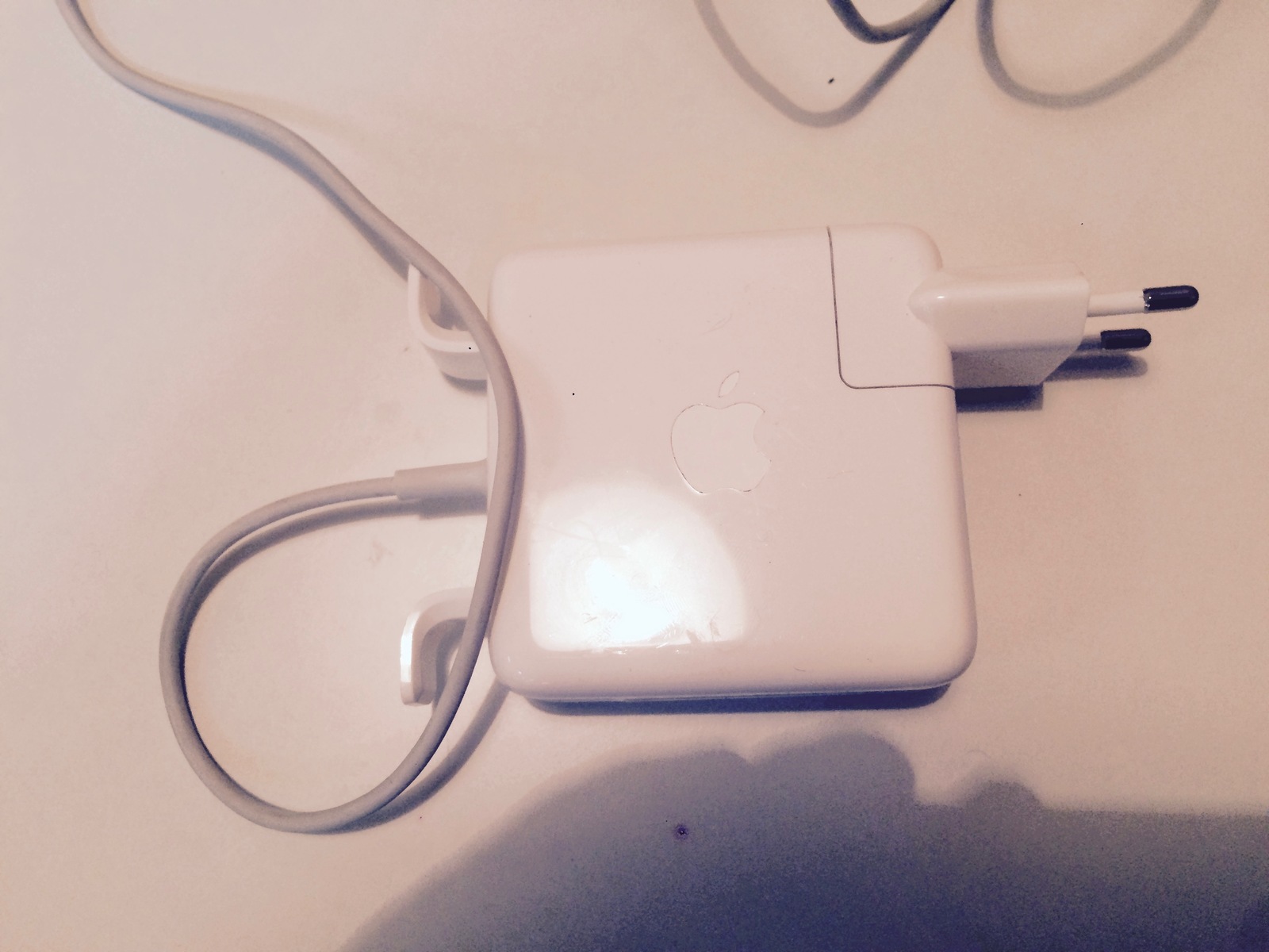 Как надо хранить и транспортировать зарядку от MacBook (MagSafe) | Пикабу