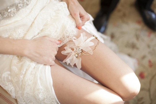 Качественная кружевная свадебная подвязка на ногу для невесты