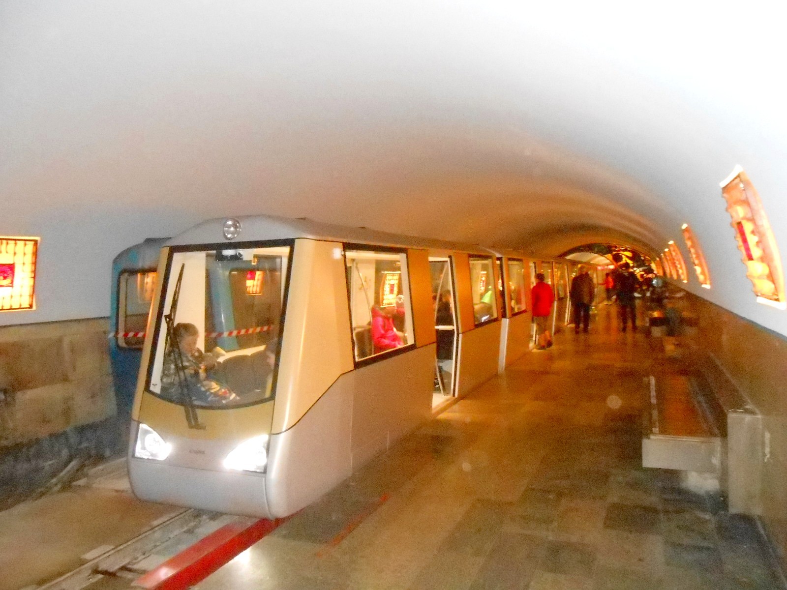 Теракт в петербургском метро унес 11 жизней