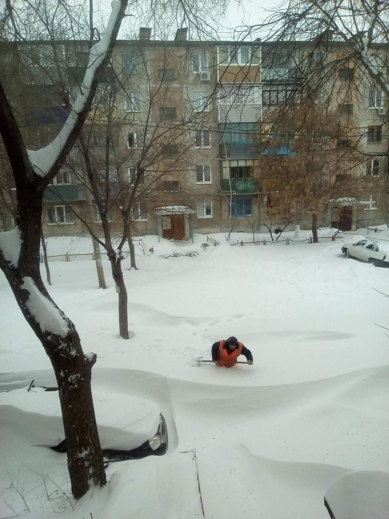 This is what despair looks like. - Snow, Street cleaner, Novotroitsk