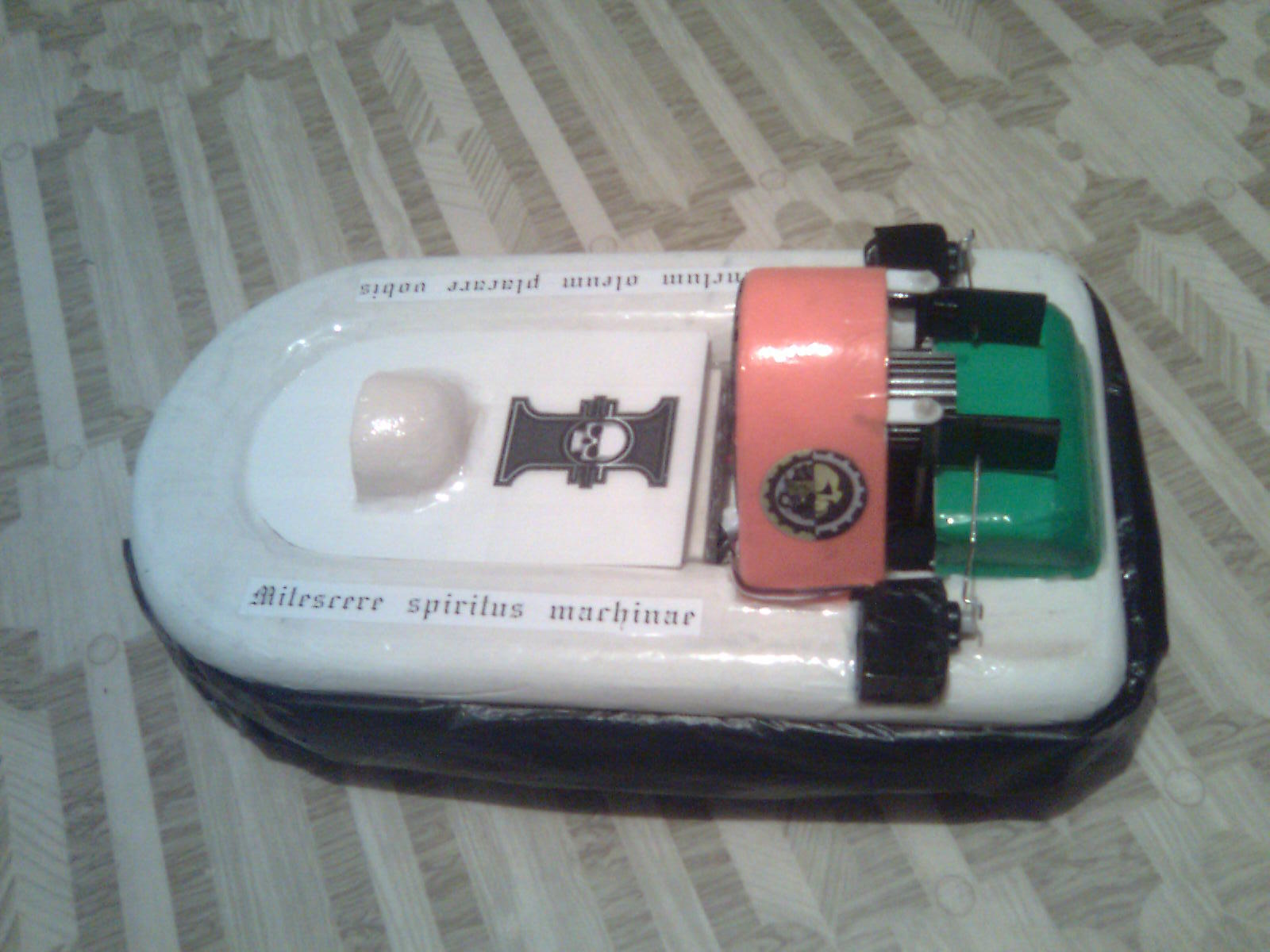 Скоростной катер на радиоуправлении DH (30 км/ч, 35 см, аккумулятор)