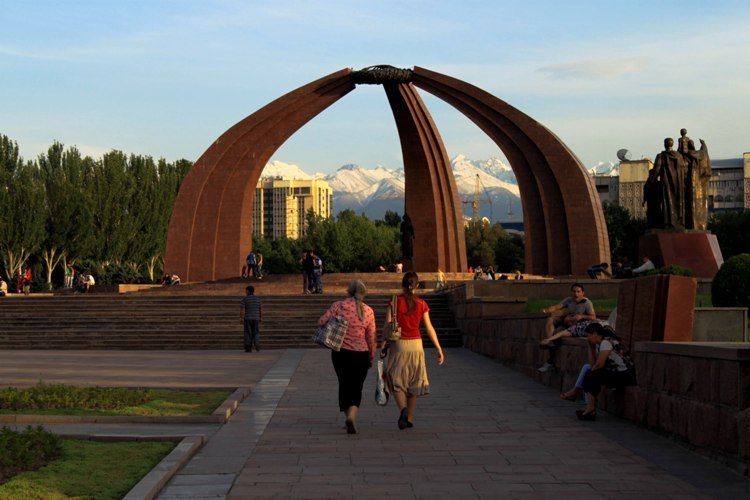 Bishkek - Kyrgyzstan, The mountains, Town, middle Asia, Monument to Panfilov, Longpost