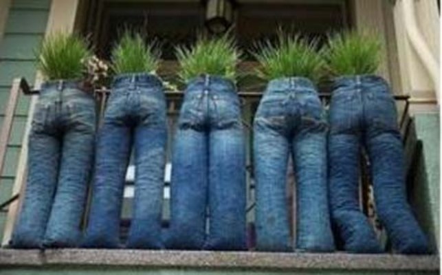 15 креативных идей как переделать старые джинсы: от юбок до подушек