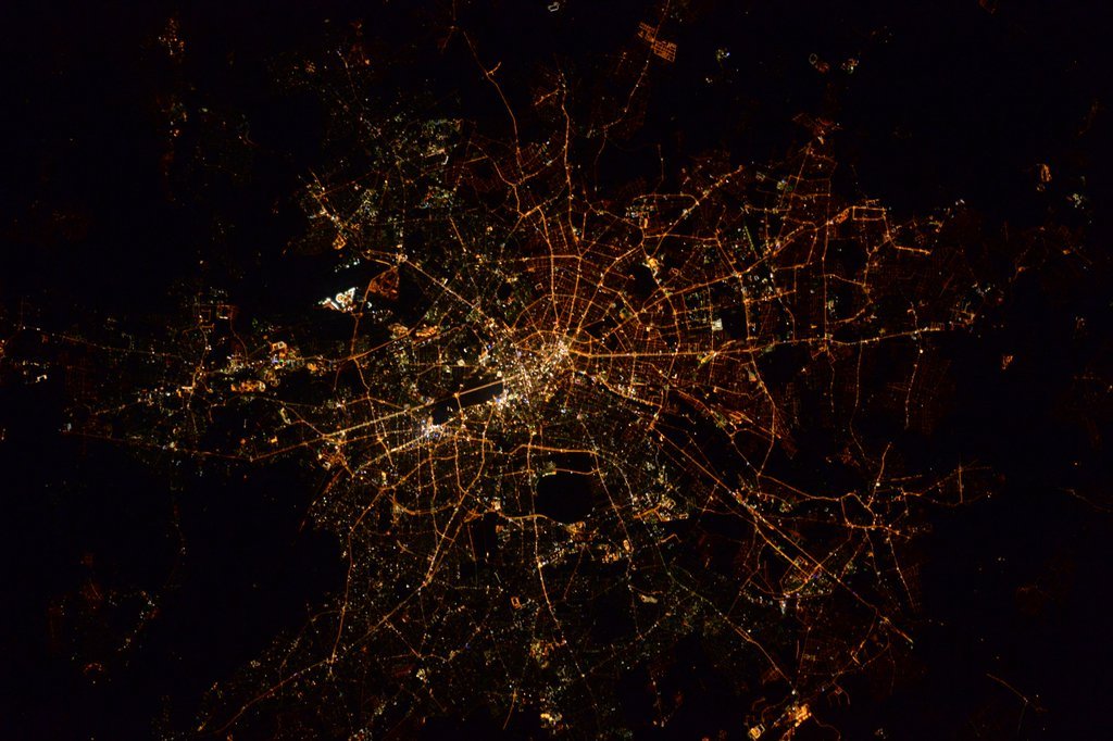 Фото ночная москва из космоса