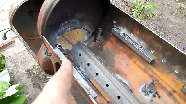 Кованый паровоз мангал коптильня