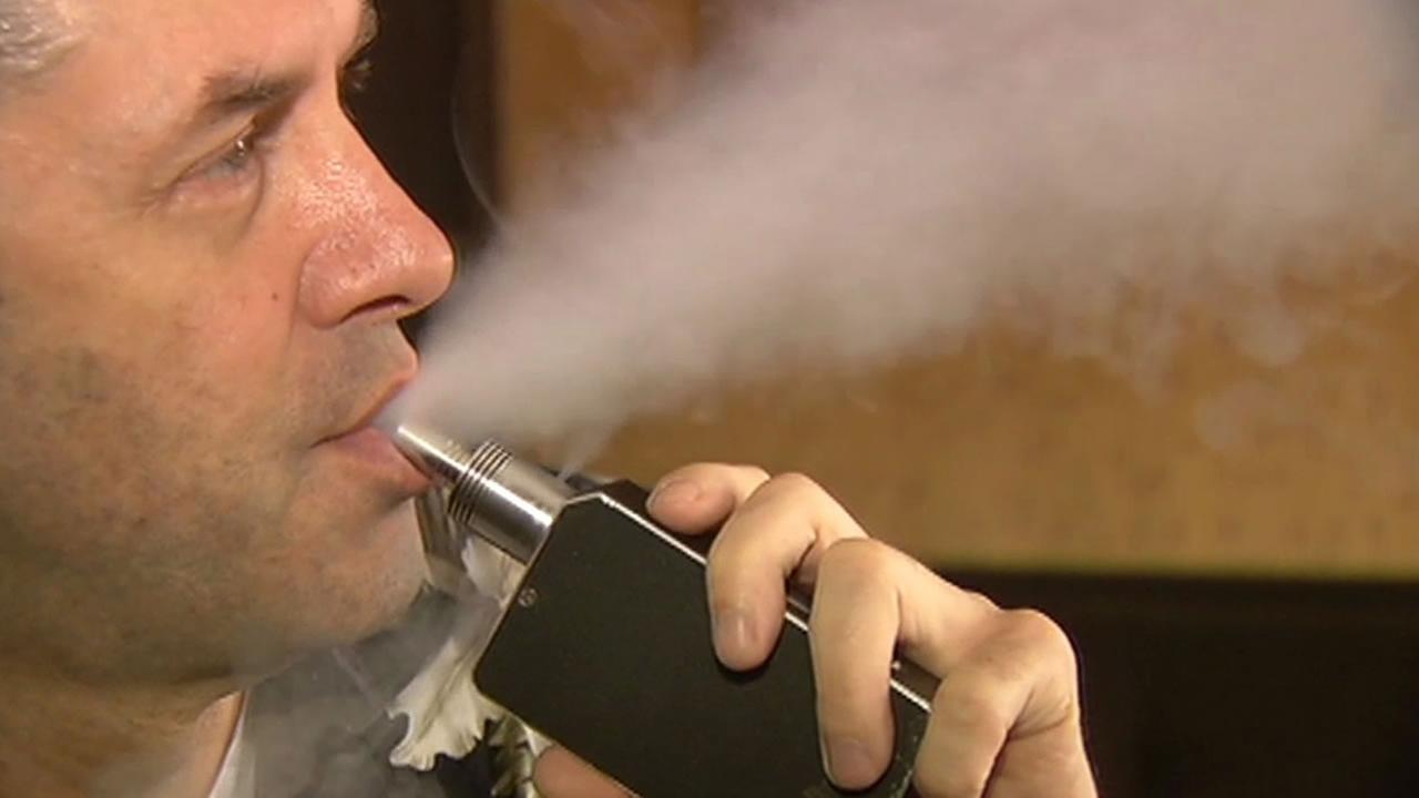 Всегда вспомниаю о хоботковом рефлексе, когда вижу людей с кальяном или  vape-ом! | Пикабу