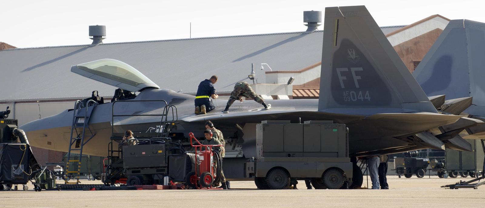 Причины и вероятность «рестарта» производства F-22A. Прогнозируемые места развёртывания «Рапторов» - США, Авиация, f-22 Raptor, Самолет, Современная авиация, Длиннопост, Армия