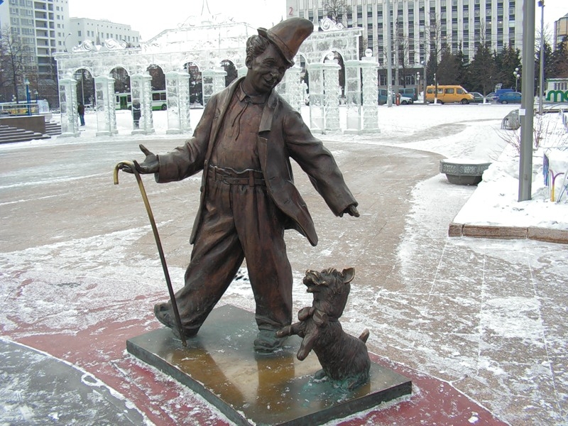 Кошмарная скульптура клоуна "Карандаша" появилась в Уфе | Пикабу