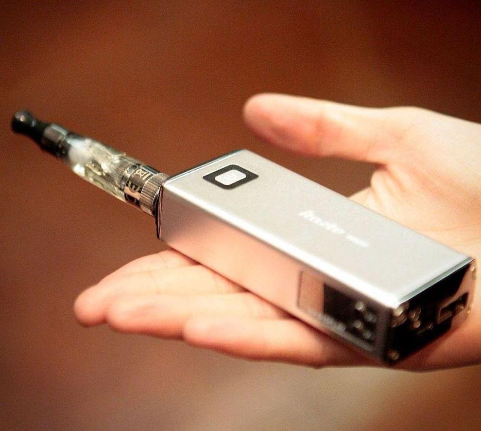 Нова электронка. Вайперы субкультура. Электронные сигареты. Вэп сигарета электронная. Электронный парогенератор для курения.