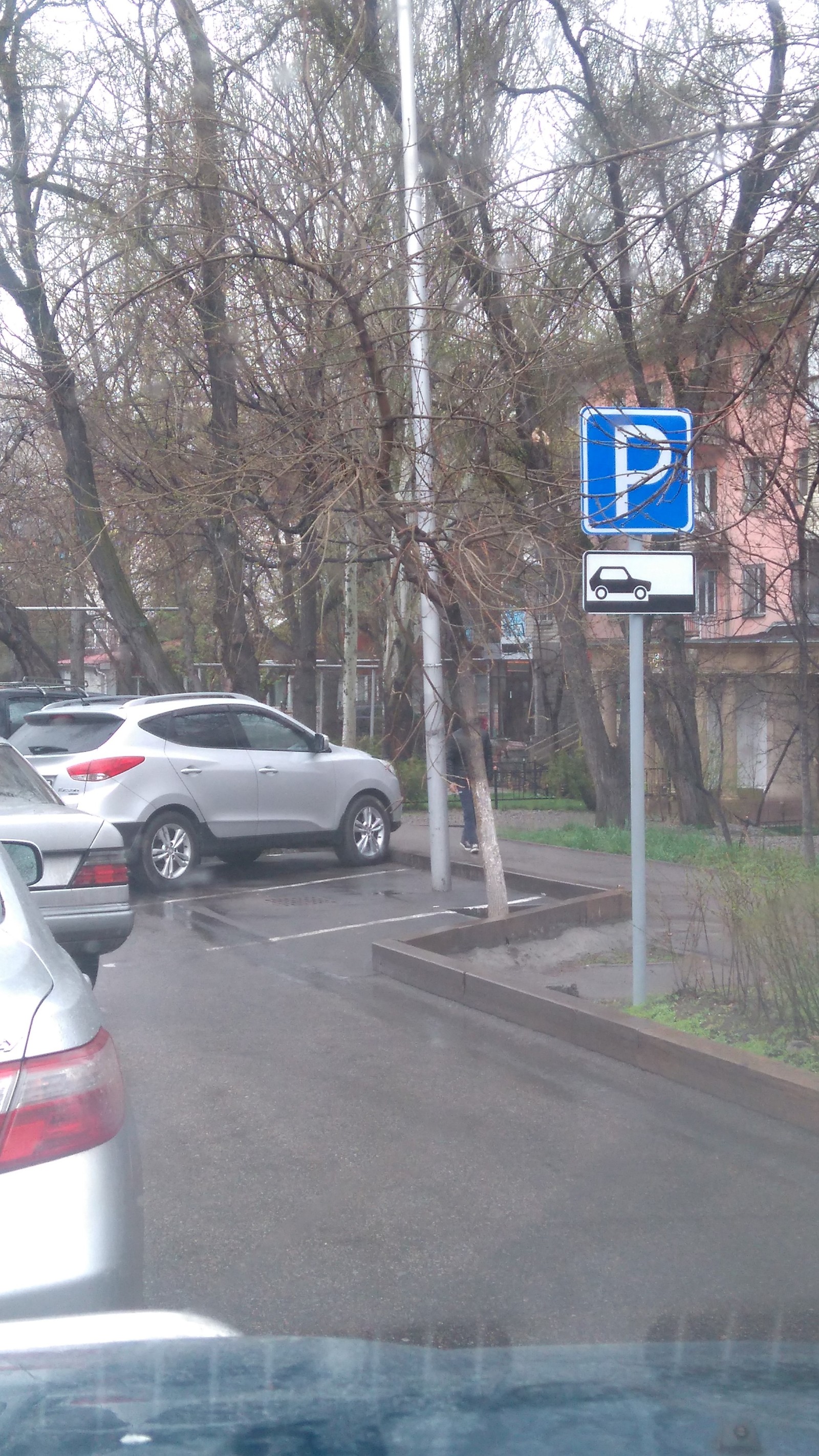 Парковка для столба | Пикабу