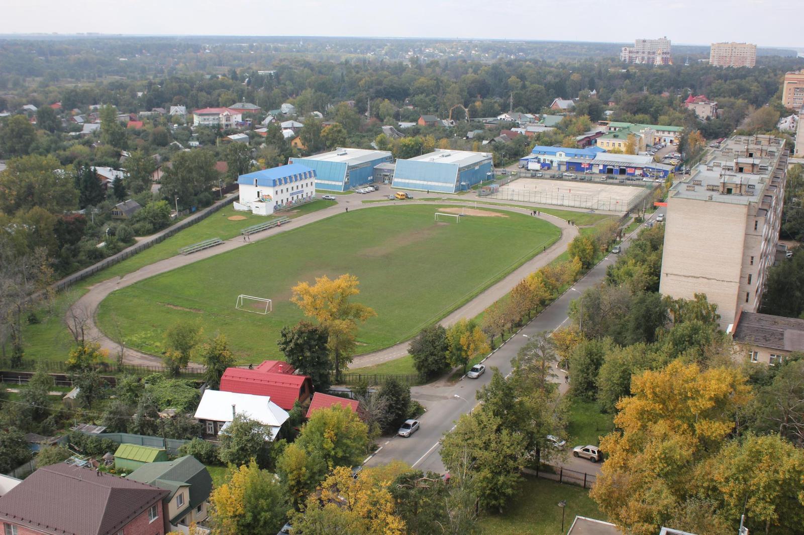 Попинать мяч с ребенком на городском стадионе - 5 тысяч. Или как в России  спорт развивают. | Пикабу