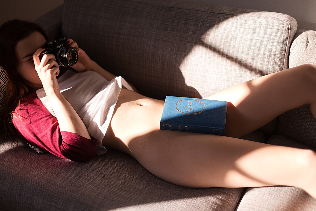 Frenchwoman - NSFW, beauty, Naked, Nudity, Girls, Female, French, Milota, Books, Women