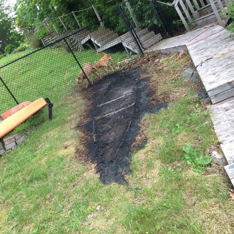 The result of a lightning strike in a canoe. - Photo, Lightning, There was a canoe