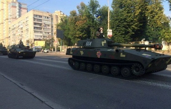 Damaged asphalt at the parade rehearsal - Not mine, Kiev