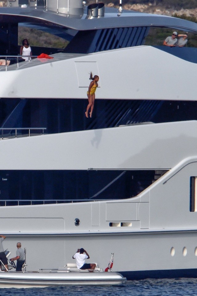 Beyonce's dangerous jump - Events, Show Business, Beyonce, Danger, Diving, Tmz, Longpost