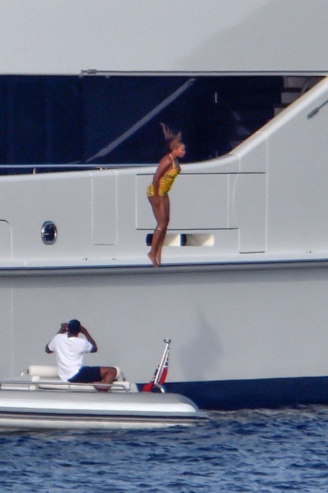 Beyonce's dangerous jump - Events, Show Business, Beyonce, Danger, Diving, Tmz, Longpost