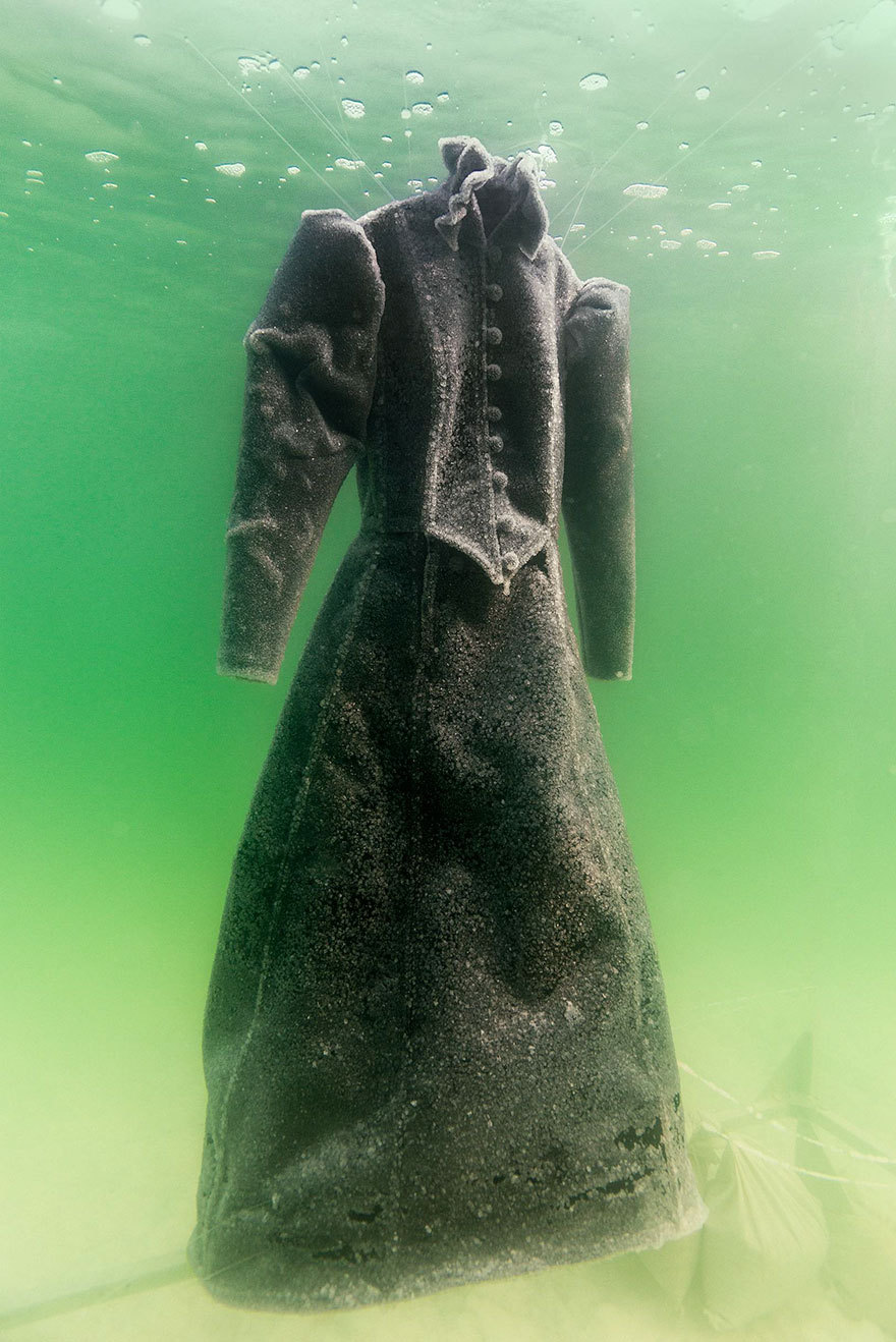 What happens to a dress if you put it in the Dead Sea for two years? - Photo, Longpost, The dress, Salt, Dead Sea, Crystals