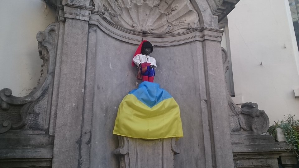 Украинский писающий мальчик | Пикабу