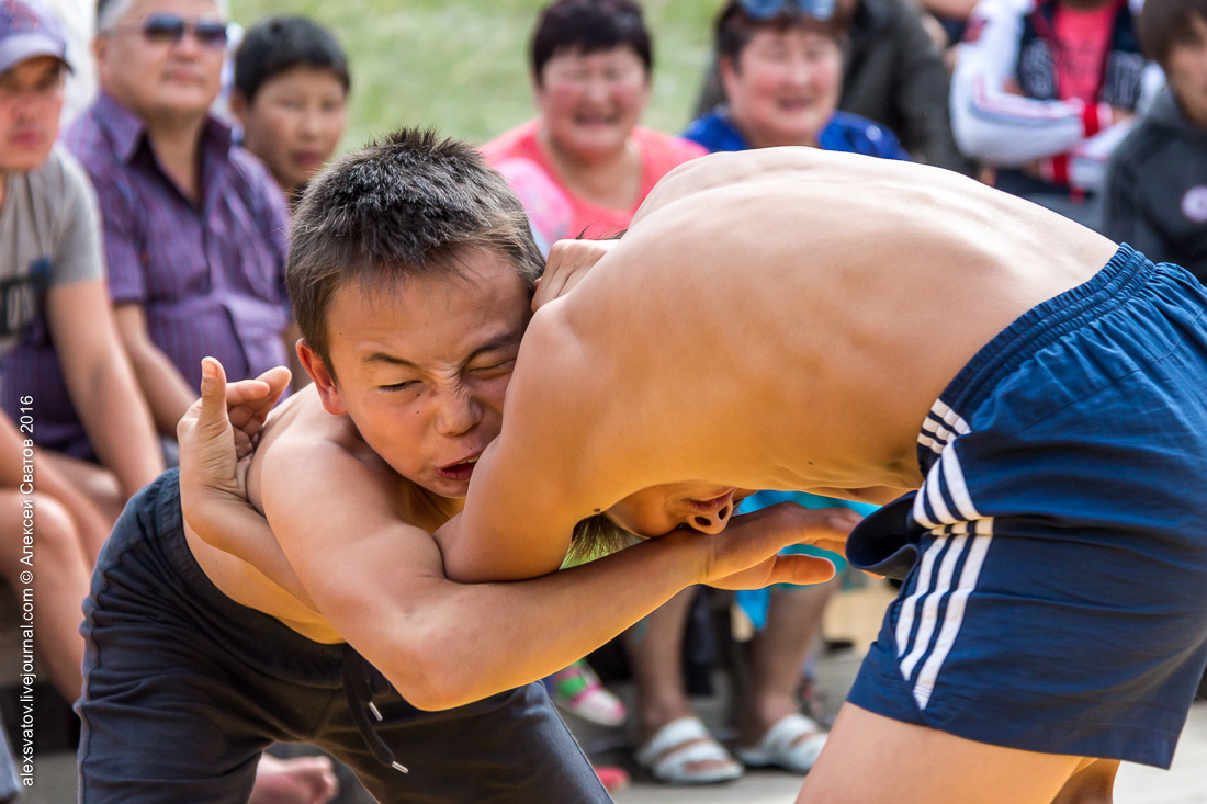 How ears are broken and how to dance the eagle dance. - Baikal, Fight, Buryats, Video, Longpost