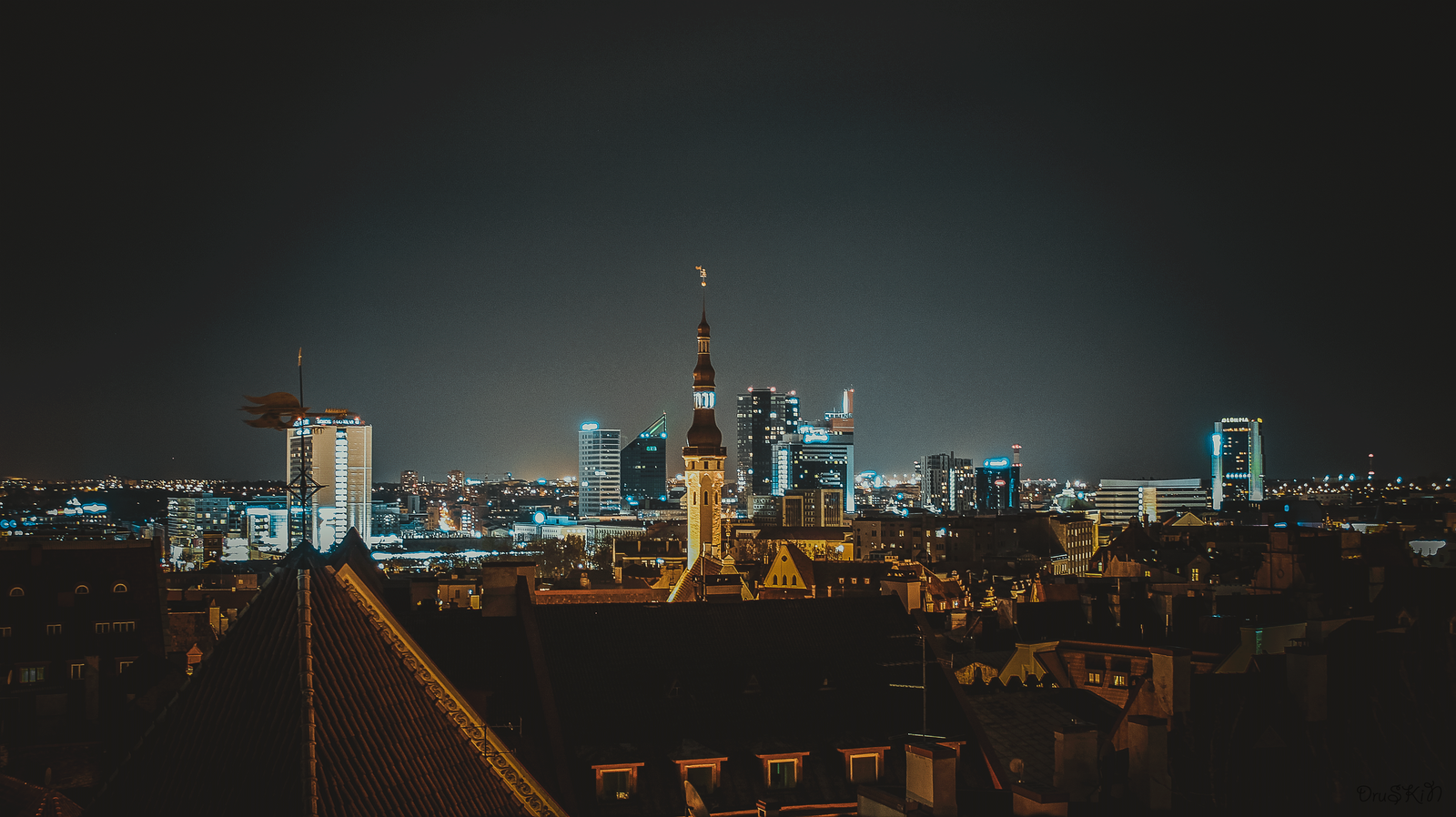 Let's dive into the past. - My, Estonia, Tallinn, Photo, Night city, Travels, , Text