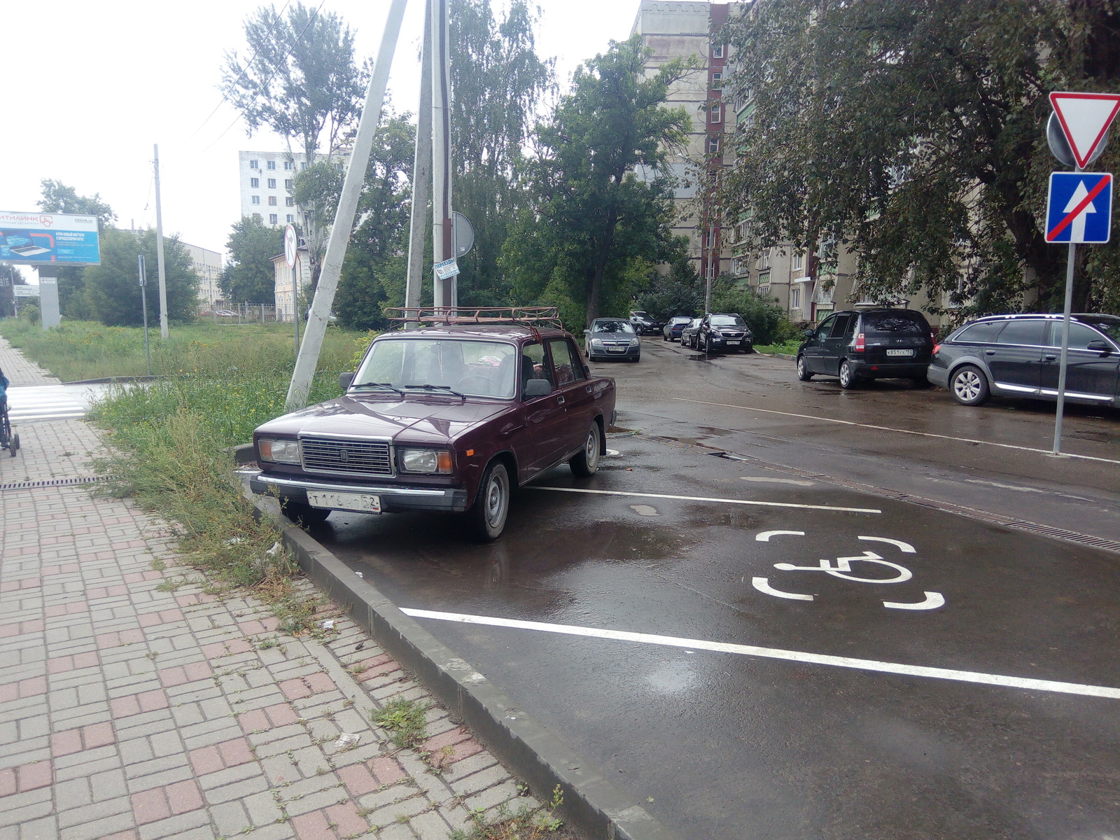 The level of parking is god. - My, Parking, Неправильная парковка, Auto