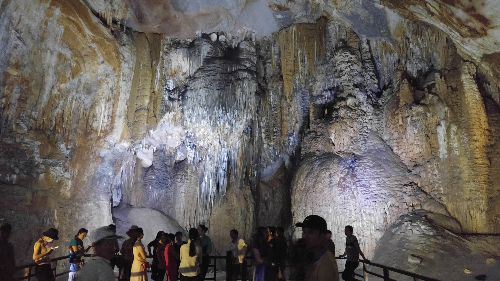 Descent to Paradise Cave - part 1 - My, Caves, Travels, Paradise Cave, Nature, Impressions, Vietnam, Unusual, In the depths of the earth, Video, Longpost