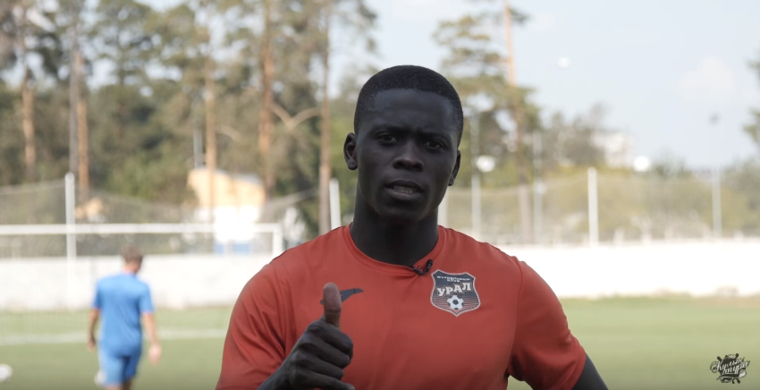 The black player of Ural decided to tell the whole world about racism in Russia - Football, Racism, Banana, Video