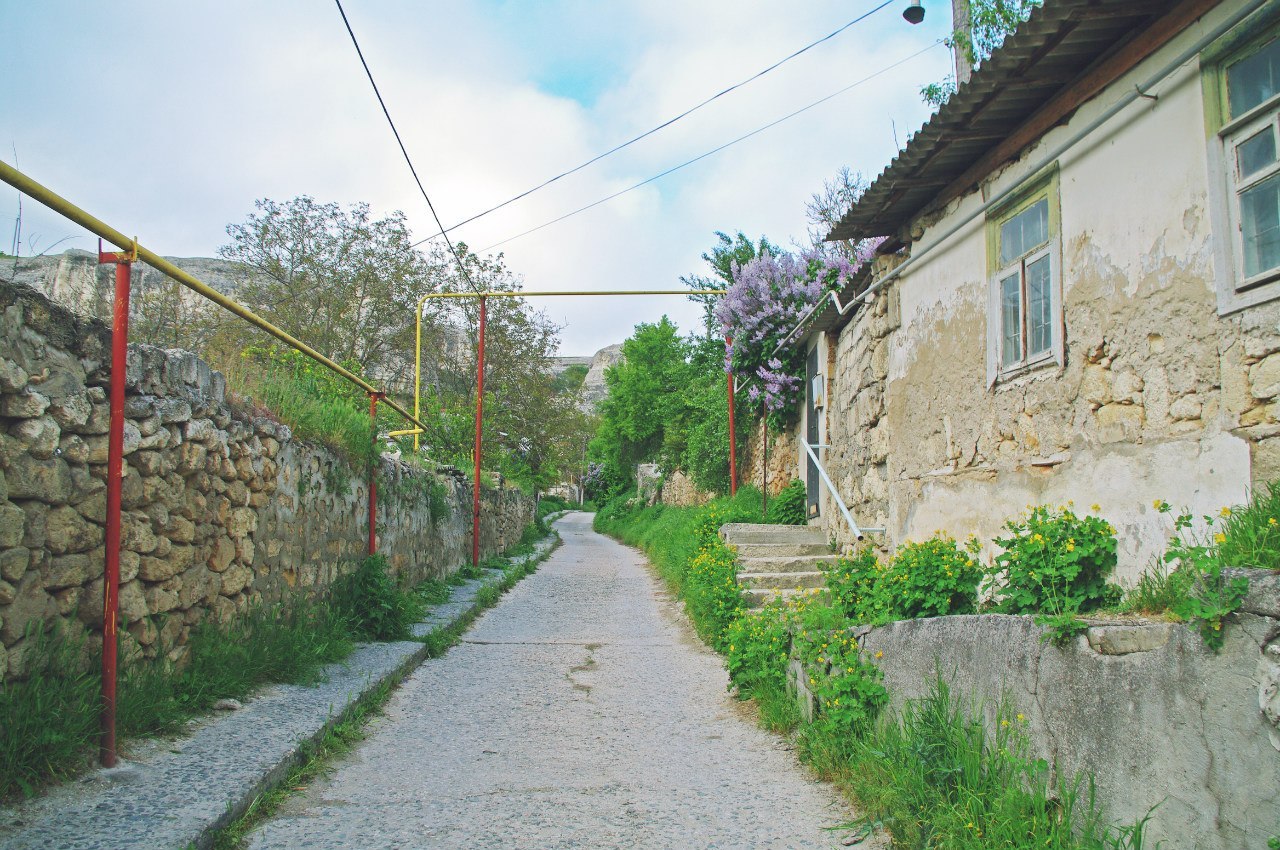 Spring Bakhchisaray, drowned in greenery. - My, Crimea, Bakhchisarai, Photo, Spring, Landscape, Old city, Russia, Pentax, Longpost