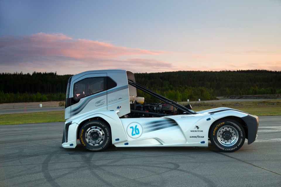 The fastest tractor in the world - Volvo, Speed, Record