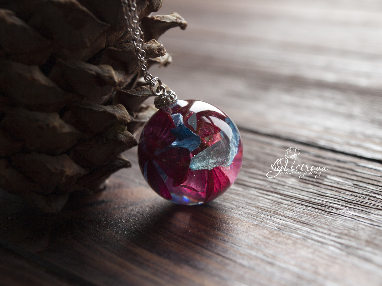 Sphere red-blue - My, Pendant, Dried flowers, Epoxy resin, beauty